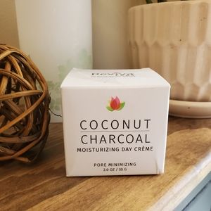 Reviva Labs Coconut Charcoal Moisturizing Day Creme
